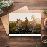 Glorie aan God Elegante religieuze foto Kerstmis Feestdagenkaart<br><div class="desc">"Generations of Faith" toont de eerbied van eeuwenoude overtuigingen. Dit ontwerp vangt de gevoelige momenten die onder familieleden worden gedeeld als ze zich in de zonovergoten weide terugtrekken, als symbool van het licht en de warmte van hun gedeelde geloof. Het centrale sentiment, "Glory to God in the Highest", is elegant...</div>