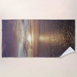 Glorieuze zonsopkomst boven de oceaan strandlaken