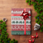 Glorious Tacky Ugly Christmas Sweater Design Cadeaupapier<br><div class="desc">Wikkel je cadeaus in feestvreugde met dit Glorious Tacky Ugly Christmas Sweater Pattern Wrapping Paper! Met een leuk en levendig gebreid ontwerp in groene, witte en rode strepen, vangt dit inpakpapier perfect de geest van lelijke kersttruien. Ideaal voor het toevoegen van een vleugje humor en flair aan uw cadeaus, dit...</div>