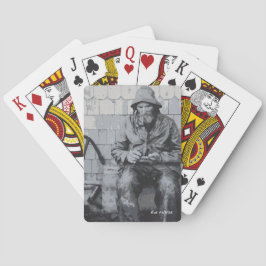 Gloucester-visser die zijn netten aan het reparere pokerkaarten