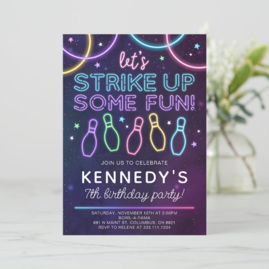 Glow Bowling Verjaardagsfeest Uitnodiging Leuke Kl (Staand voorkant)