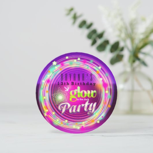 Glow Circles & Stars Uitnodigingen voor verjaardag (Staand voorkant)