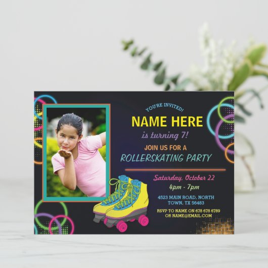 Glow Foto Roller Skating Birthday Invite Kaart (Staand voorkant)