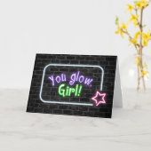 Glow Girl-logo op Brick Wall Kaart (Gele Bloem)
