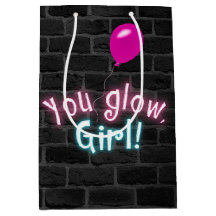 Glow Girl-logo op Brick Wall
