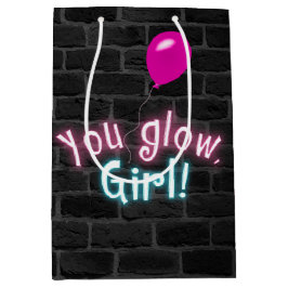 Glow Girl-logo op Brick Wall Medium Cadeauzakje