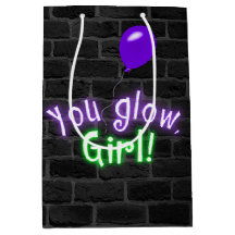 Glow Girl-logo op Brick Wall