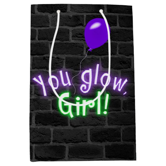 Glow Girl-logo op Brick Wall Medium Cadeauzakje (Voorkant)