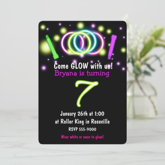 GLOW Lights 7e Verjaardagsfeest Leeftijd 7 Uitnodi Kaart (Staand voorkant)