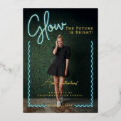 Glow The Future is een vrolijk blauw neon Afstuder Folie Uitnodiging (Voorkant)