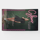 Glow The Future is een vrolijk roze neon Afstudere Spandoek (Horizontaal)