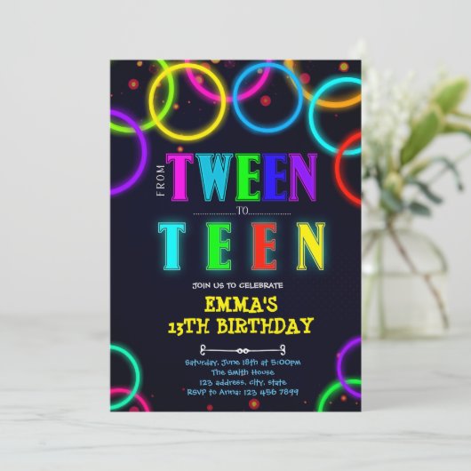 Glow tween naar tiener verjaardag uitnodigingskaar kaart (Staand voorkant)