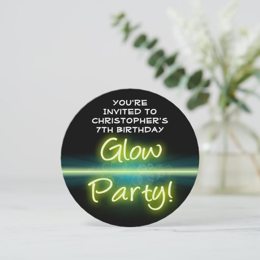 Glow verjaardagsfeestje, geel/groen blacklight kaart (Staand voorkant)