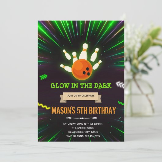 Glowbowling verjaardagsuitnodiging kaart (Staand voorkant)