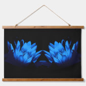 Glowing Blue Water Lily Lotus Flower Abstract Hangend Wandkleed (Voorkant)