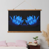 Glowing Blue Water Lily Lotus Flower Abstract Hangend Wandkleed (Slaapkamer)