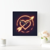glowing image of a heart with cupid's arrow vierkante klok (Huis)