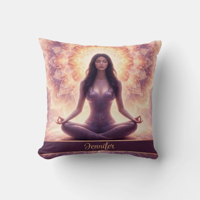 Glowing Mandala Meditatie Vrouw Aangepaste Naam Kussen (Voorkant)