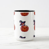 Glowing Skeleton and Pumpkin Halloween Magic Tweekleurige Koffiemok (Center)