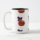 Glowing Skeleton and Pumpkin Halloween Magic Tweekleurige Koffiemok (Links)
