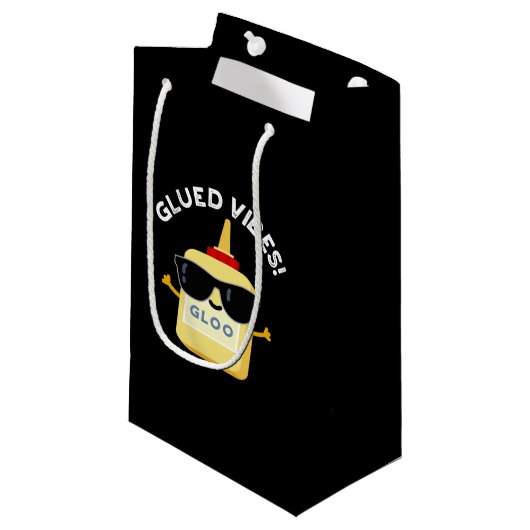 Glued Vibes Funny Glue Pun Dark BG Klein Cadeauzakje (Voorkant Gekanteld)