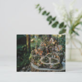 Gnome dorp op een boomstam briefkaart (Staand voorkant)