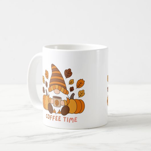 Gnome Enjoying Coffee Time on a  Koffiemok (Voorkant links)