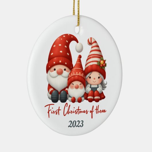 Gnome Feestdagen: Eerste Kerstmis van Drie ornamen Keramisch Ornament (Rechts)