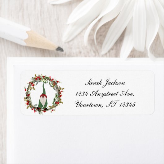 Gnome in een kerstkrans etiket (Insitu)