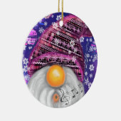 Gnome in het Paarse Pet Zingt een kerstliedje Keramisch Ornament (Rechts)