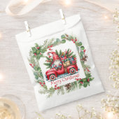 Gnome in rode vrachtwagen gevuld met geschenken bedankzakje (Geknipt)