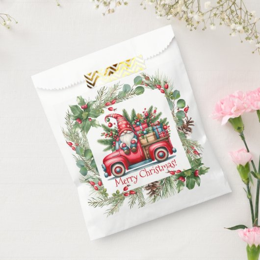Gnome in rode vrachtwagen gevuld met geschenken bedankzakje (Gezegeld)