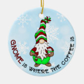 Gnome is waar de koffie is | Schattigee kerst Keramisch Ornament (Voorkant)