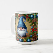 Gnome met kerstdecoraties en pinecones koffiemok (Voorkant links)