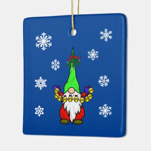 Gnome met Slaapbalken; kerstversiering Keramisch Ornament (Links)
