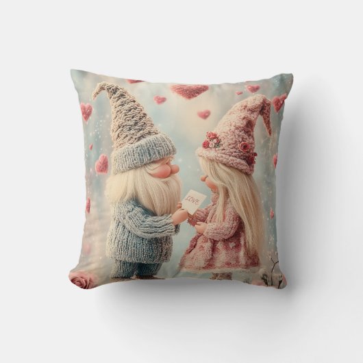 Gnome Romance: Valentijnsdag Gnome Paar Kussen (Voorkant)