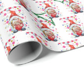 Gnome Santa met achtergronds kerstbomen Cadeaupapier (Rol Hoek)