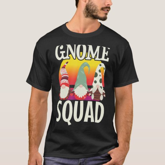 Gnome Squad T-shirt Team Gnomies Grappige Tuinkabo (Voorkant)