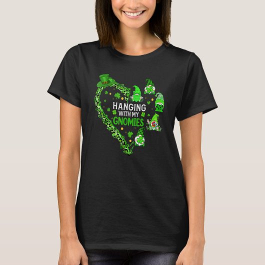 Gnome St Patrick S Day Hangen met mijn gnomen Sha T-shirt (Voorkant)