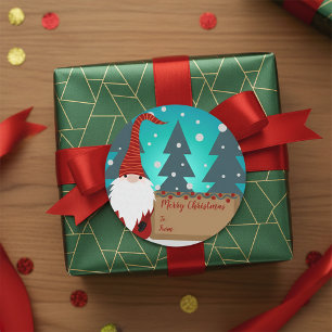 Gnome Te midden van een besneeuwd winterlandschap  Ronde Sticker