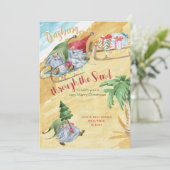 Gnomen die door het zand-strand kerstfeest springe feestdagenkaart (Staand voorkant)