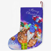 Gnomen in ballon geeft cadeaus Kerstmis kous Kleine Kerstsok (Achterkant)