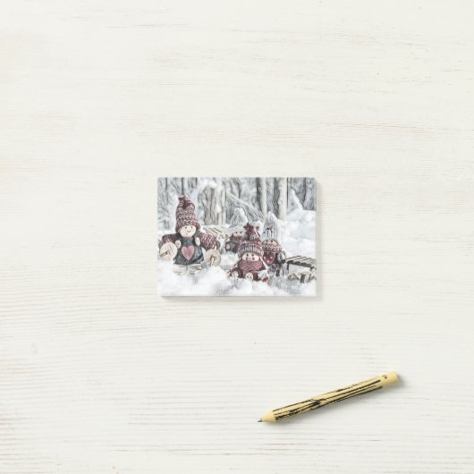 Gnomen in een winternotitie post-it® notes (Op bureau)