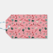 Gnomen met kerstbomen en geschenken op roze cadeaulabel (Achterkant Horizontaal)