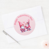 Gnomen ruilen geschenken voor Valentijnsdag Ronde Sticker (Envelop)