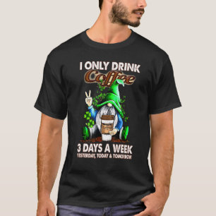 Gnomes Coffee Irish I only Drink Coffee 3 dagen A T-shirt
