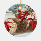 Gnomes dragging a cut tree trunk through the snow keramisch ornament (Voorkant)