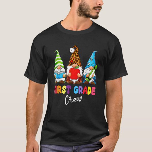Gnomes First Grade Crew First Day Teacher Back To  T-shirt (Voorkant)