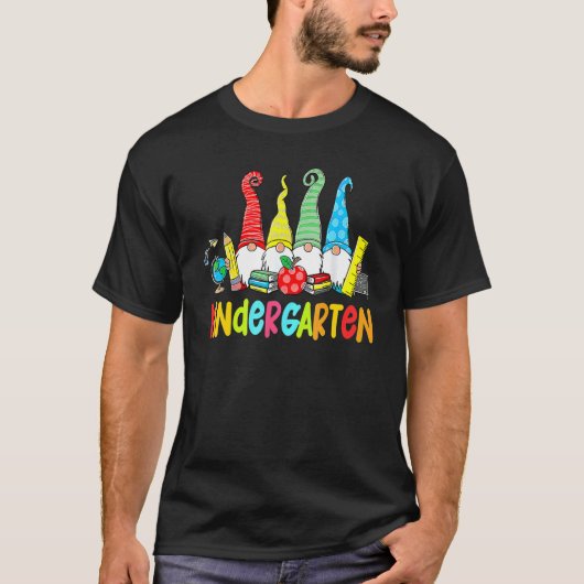 Gnomes Kindergarten Kreeg eerdaagse leraar terug n T-shirt (Voorkant)