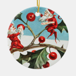 Gnomes painting holly berries in the snow keramisch ornament